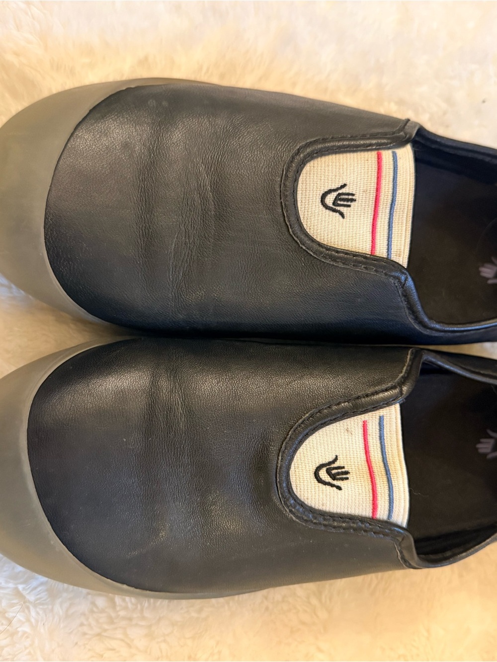 YEOJI Women's Black Leather Slip-on shoes Sz 9